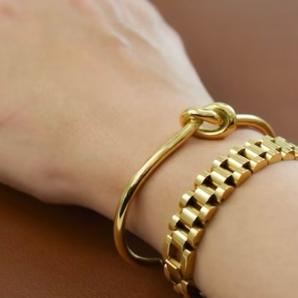 Infinity Knot 18k Gold Plated Bracelet - Picture 3 of 8